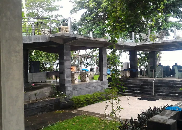 Beachfront Alit Hotel Sanur